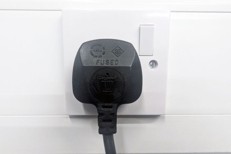 13-amp plug